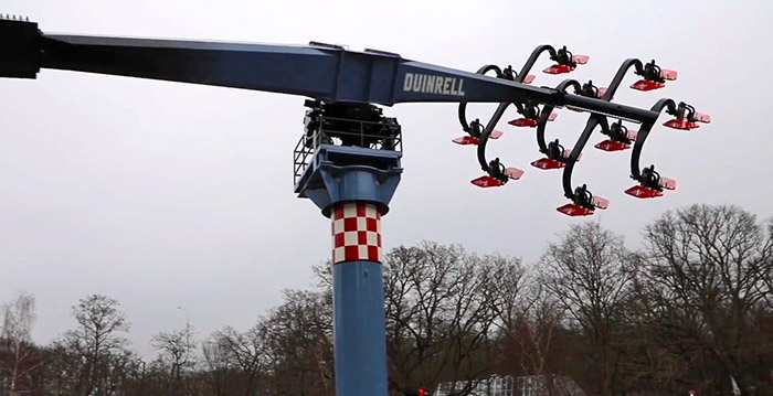 Bekijk de eerste testvlucht van vliegtuigmolen Wild Wings in Duinrell