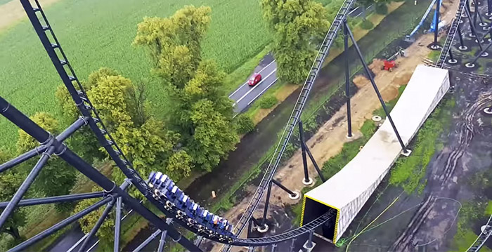 Video: 77 meter hoge mega coaster maakt testritjes