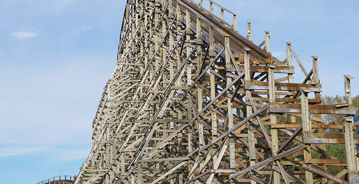 Exclusieve foto's: Walibi sloopt houten achtbaan