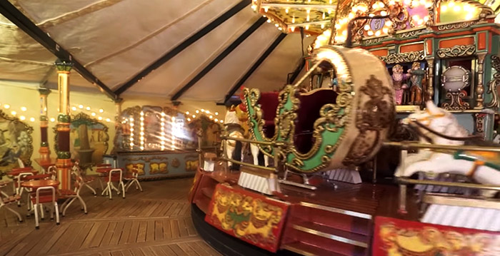 Video: miniatuur van Efteling-carrousel is na vier jaar bouwen af