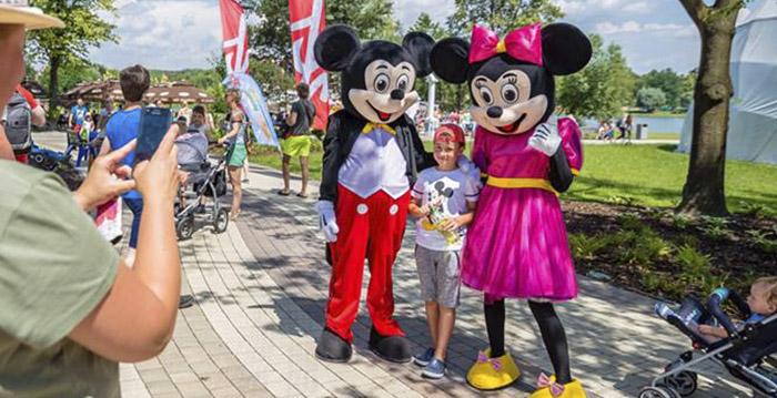 Schaamteloos jatwerk: Pools pretpark zet Disney-figuren in