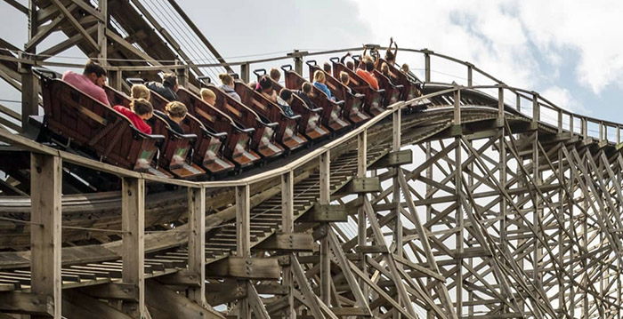 Veiligheidsregio woest: Toverland blijft karretjes vullen zonder anderhalve meter afstand