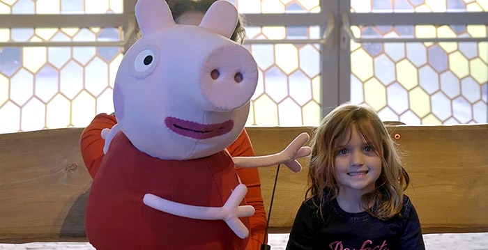 Tekenfilmfiguur Peppa Pig voor het eerst in Plopsa-pretparken