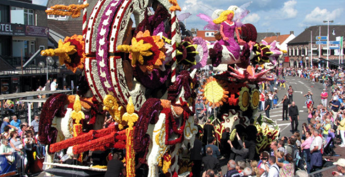 Bloemencorso met Efteling-thema in Valkenswaard