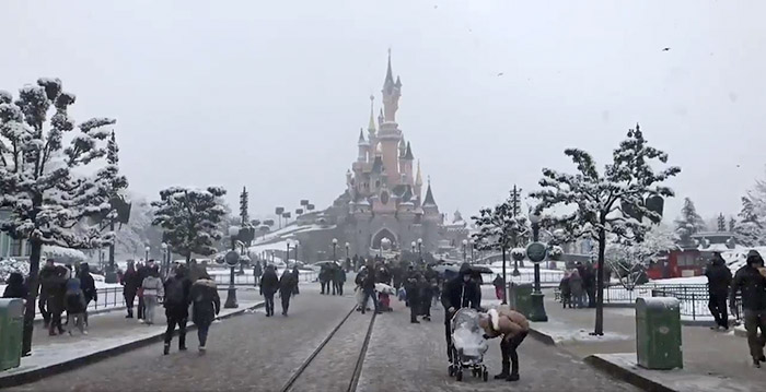 Disneyland Paris annuleert parade vanwege sneeuw