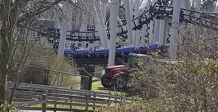 Walibi-achtbaan Xpress vastgelopen tijdens ritje