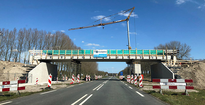 Walibi Holland realiseert permanente voetgangersbrug