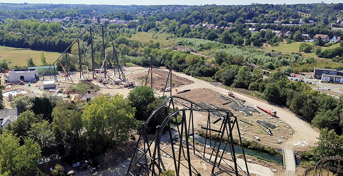 Walibi Belgium pakt record: hoogste punt van nieuwe achtbaan bereikt