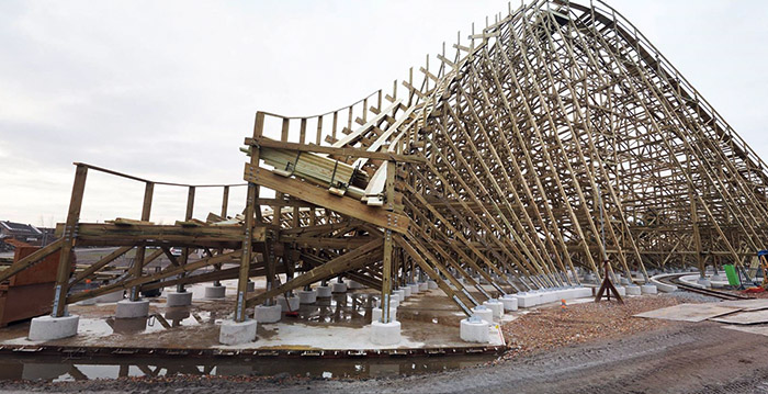 Jodelahiti! Met 71 kilometer per uur naar beneden in nieuwe houten achtbaan Plopsaland