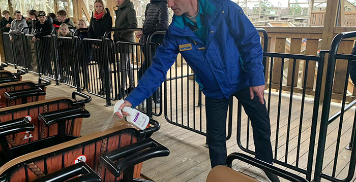 Toverland neemt maatregelen tegen corona: achtbaanbeugels worden gereinigd