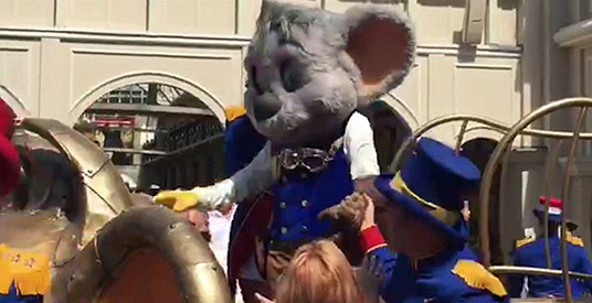 Muis krijgt zonnesteek: mascotte Europa-Park bezwijkt onder tropische temperaturen