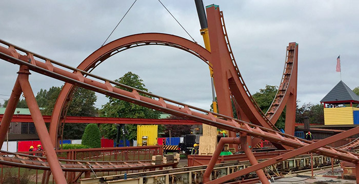 Bizar beeld: looping van Looping Star in Slagharen afgebroken