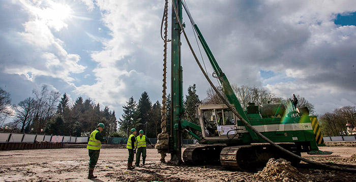 Bouw Efteling-attractie Symbolica nu echt begonnen: eerste paal de grond in