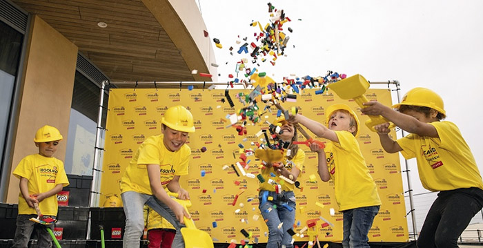 30.000 Lego-steentjes gearriveerd voor Legoland Scheveningen