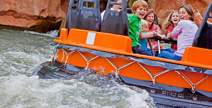 Meisje valt uit wildwaterbaan Walibi Belgium