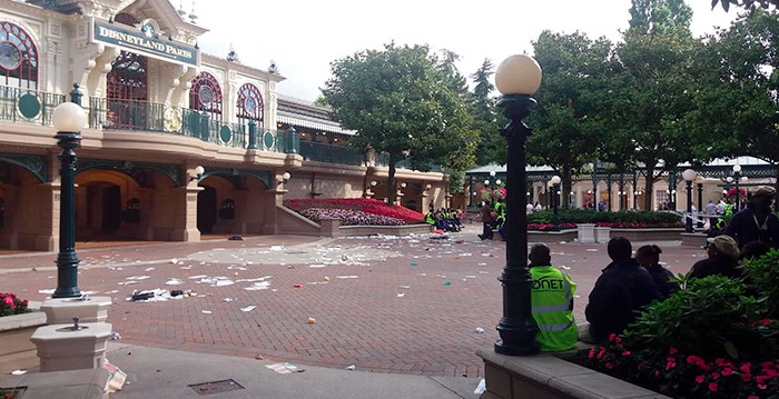 Staking in Disneyland Paris: schoonmakers leggen het werk neer