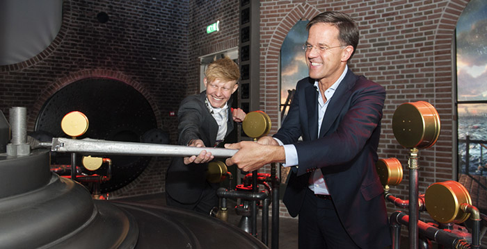 Mark Rutte legt laatste hand aan nieuwe attractie Madurodam