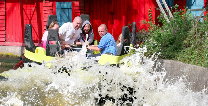 Meisje overleden na ernstig ongeluk met wildwaterbaan