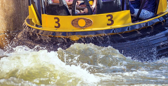 Efteling houdt wildwaterbaan Piraña open ondanks winterse kou