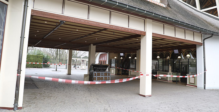 Storm in de Efteling: attracties dicht, paden afgesloten, plafond beschadigd