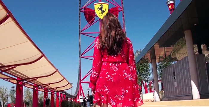 Video: Looopings ontdekt Europa's snelste achtbaan in nieuw pretpark Ferrari Land