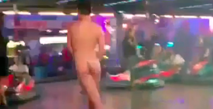 Streaker zorgt voor onrust bij botsauto's op kermis