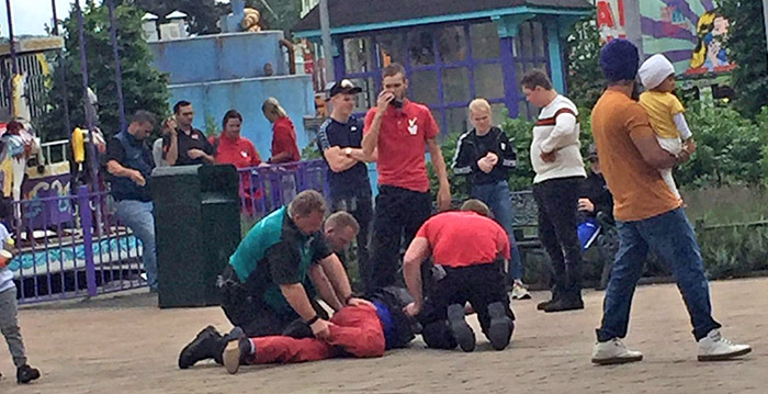 Agressieve Walibi-bezoeker tegen de grond gewerkt door beveiligers