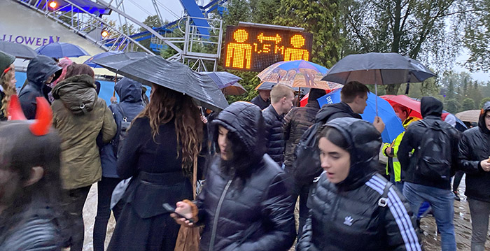 Video: Walibi-bezoekers zien Halloween Fright Nights in het water vallen