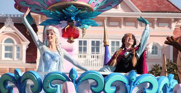 Disneyland Paris haalt Frozen-paradewagen weg