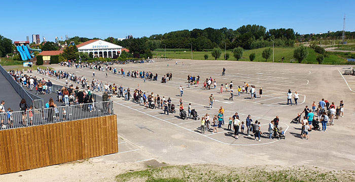 Foto's: bizarre drukte bij Drievliet op zomerse zondag