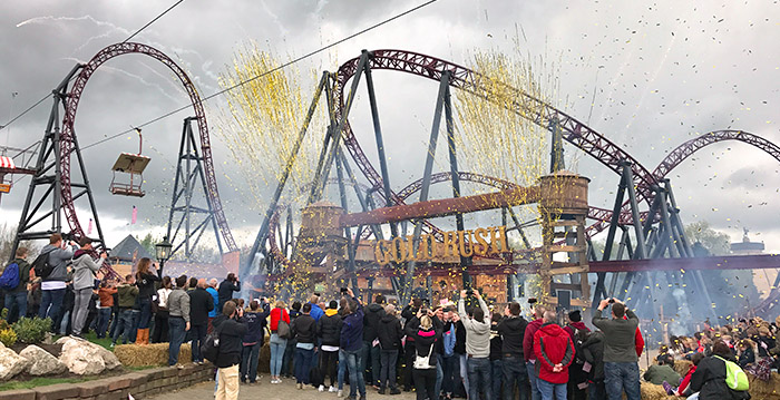 Knallende opening van nieuwe achtbaan Gold Rush in Slagharen