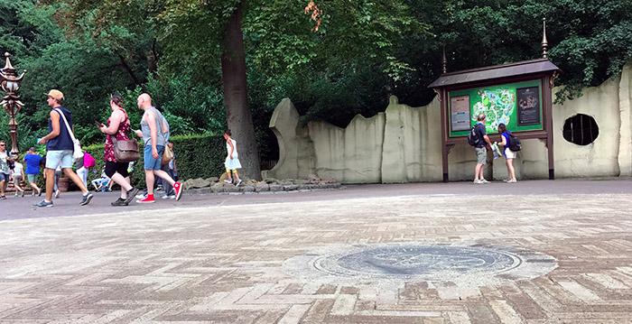 Bijzondere nieuwe decoraties wijzen Efteling-bezoekers de weg