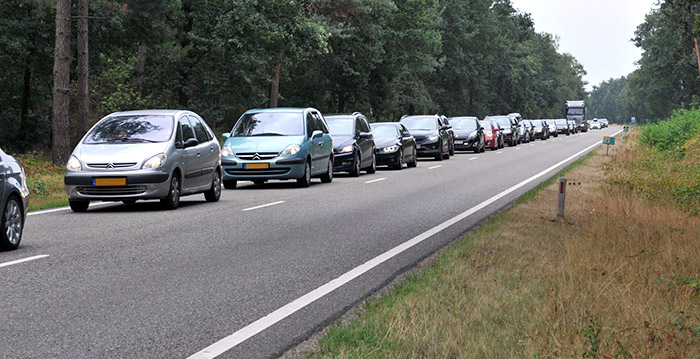 Bezoekersaantallen Toverland trekken aan: ruim zeven kilometer file