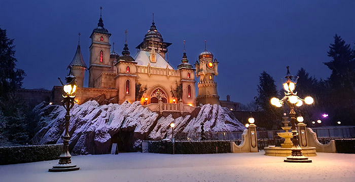 Efteling deelt foto's van attracties in de sneeuw