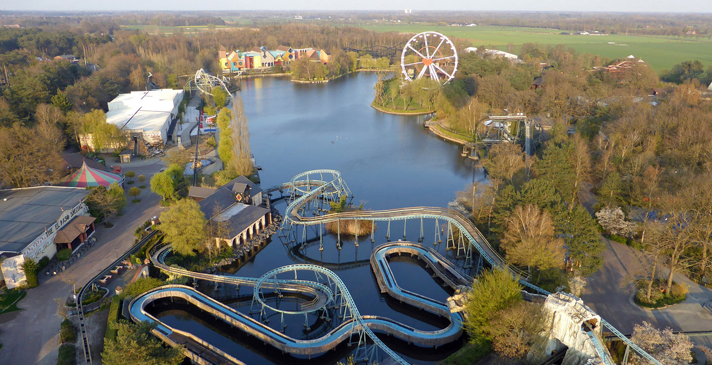 Luchtfoto's: verlaten Bobbejaanland wacht op bezoekers