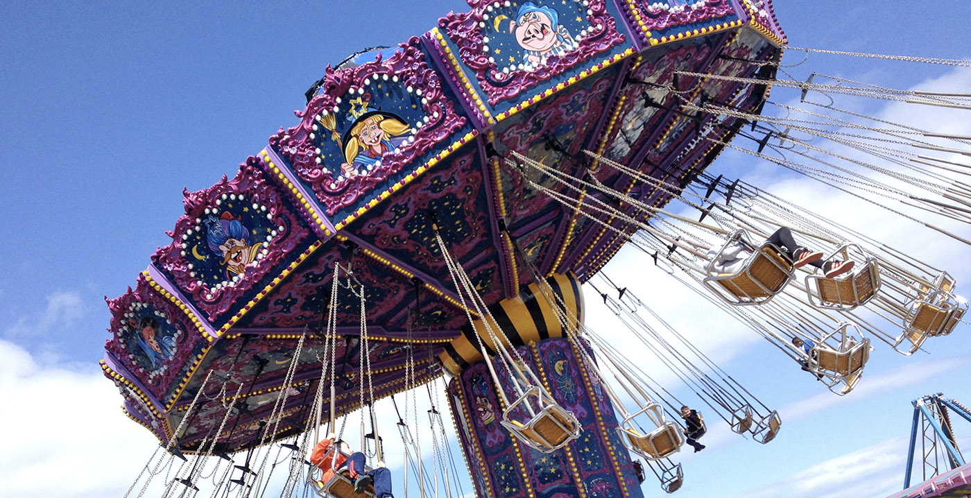 Oude zweefmolen Toverland duikt op in Engeland, inclusief mascottes