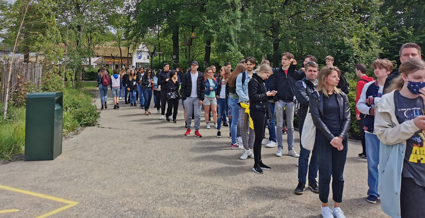 Walibi Holland deelt kortingskaarten uit vanwege lange wachtrijen en storingen