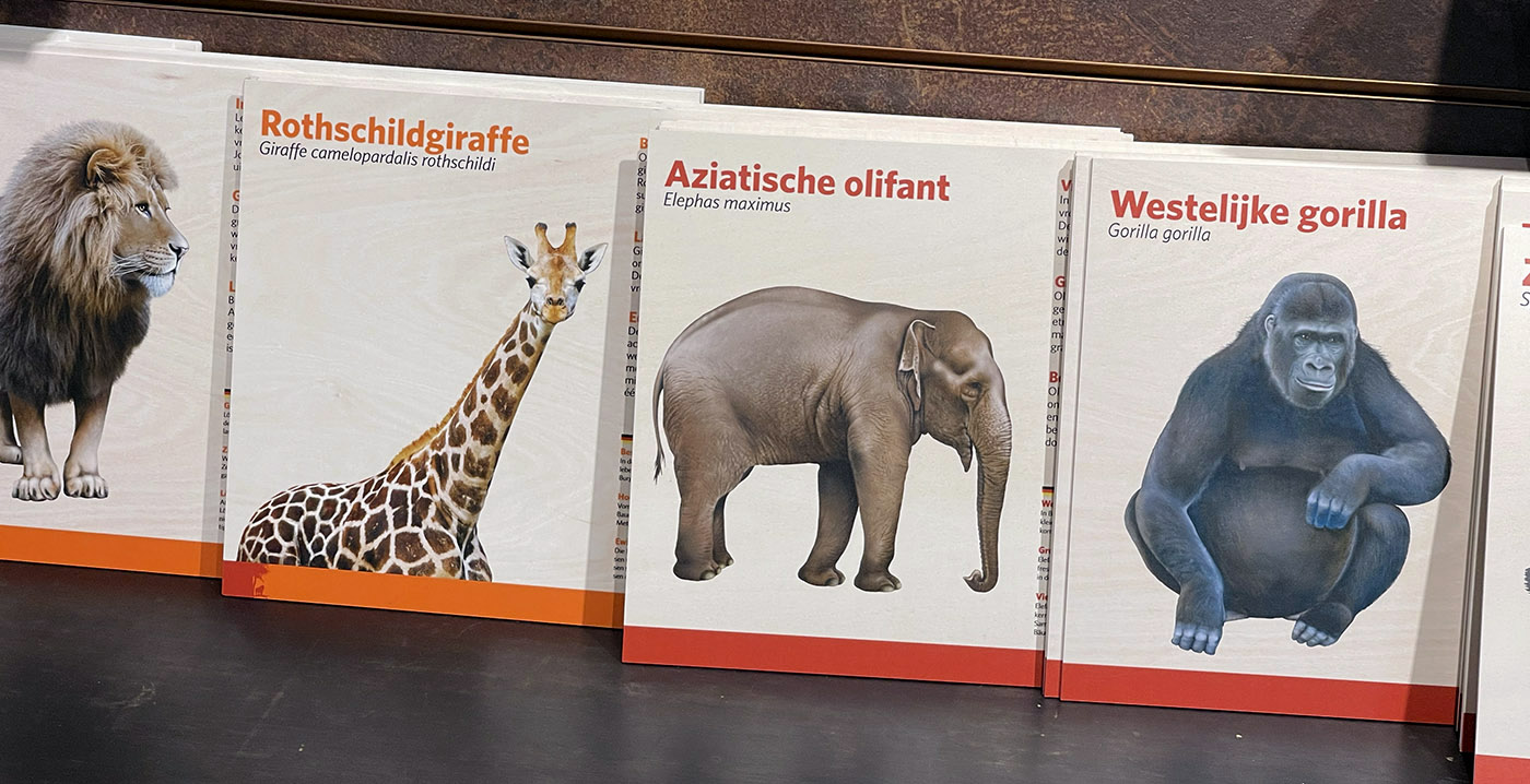 Dierenborden Burgers' Zoo te koop in souvenirwinkel