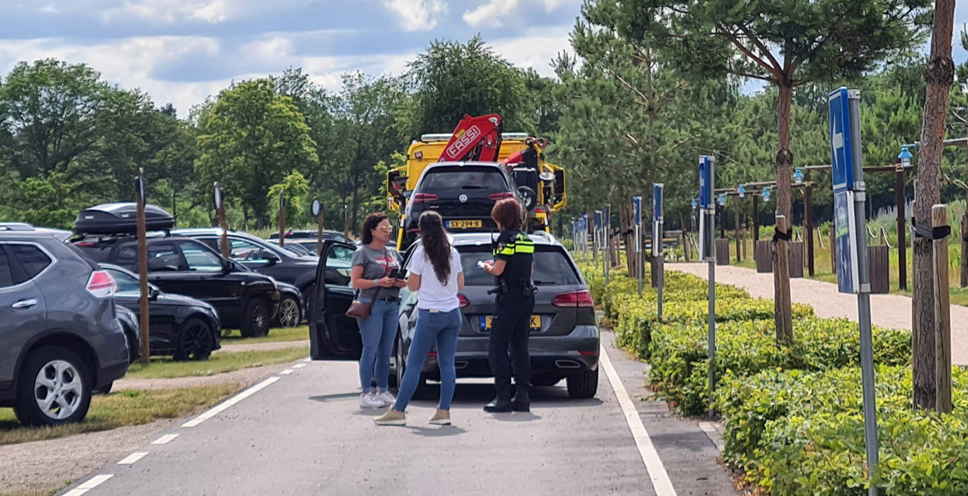 Auto's opengebroken op parkeerplaats Toverland: politie zoekt getuigen