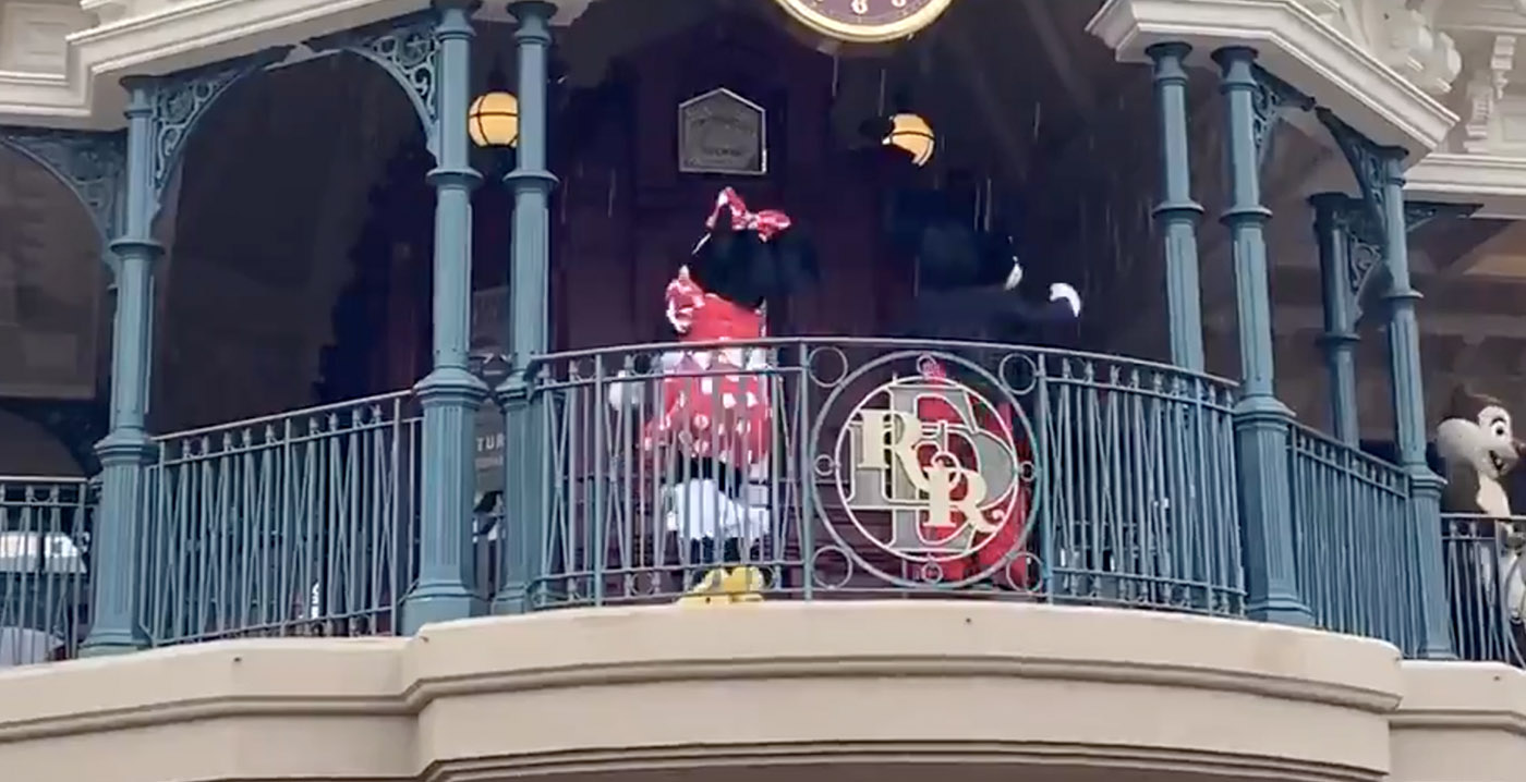 Oeps: broek Minnie Mouse zakt af in Disneyland Paris