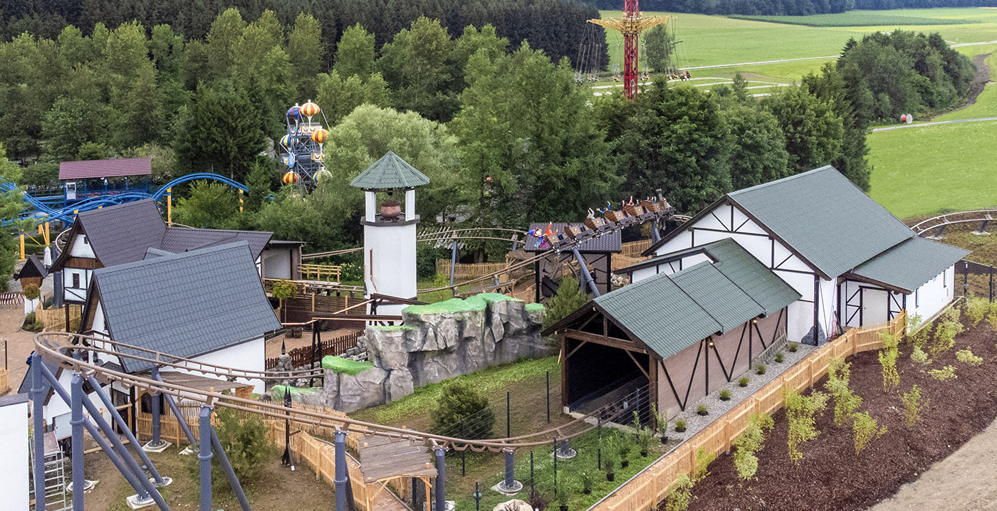 Attractiepark in Oostenrijk opent 'magisch dorp' met lanceerachtbaan