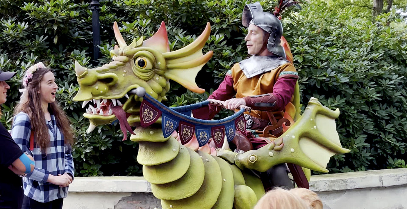 Video: Efteling verrast bezoekers met vliegende draak