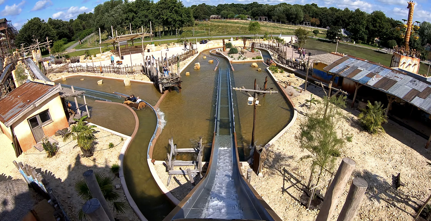 Duits pretpark opent waterbaan met verticale lift in Afrikaans dorp