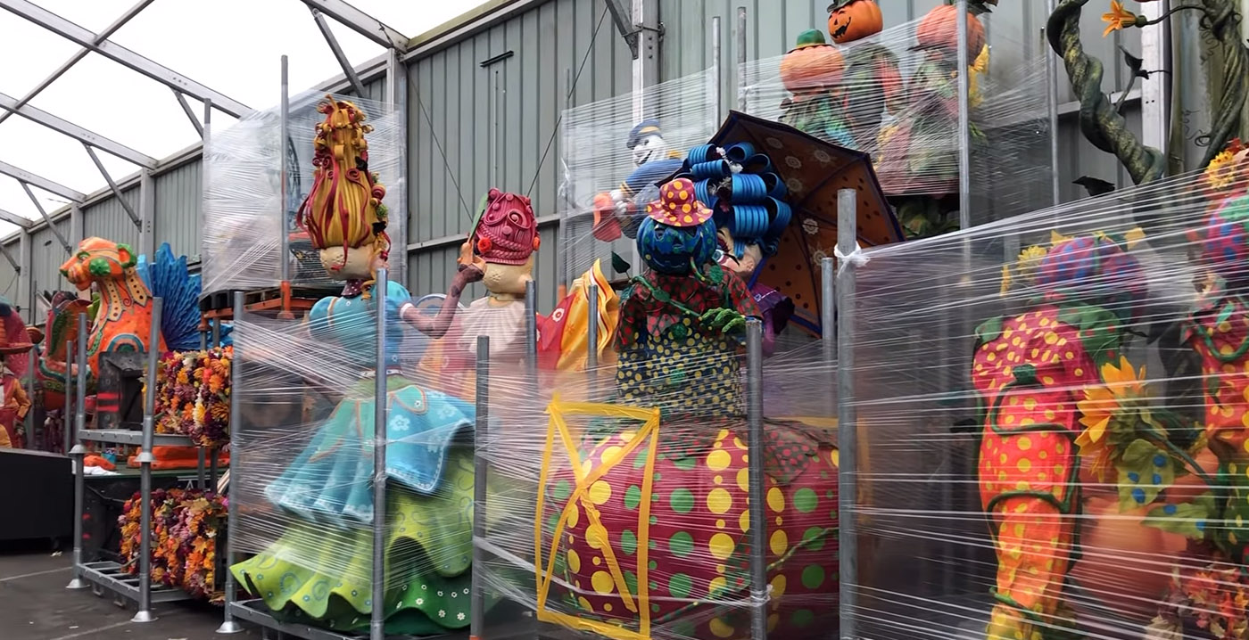 Video: honderden halloweendecoraties Disneyland Paris staan klaar