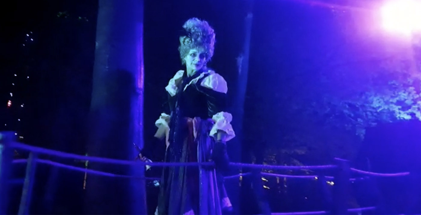 Video: Walibi-directrice speelt voor scare actor tijdens laatste halloweenavond