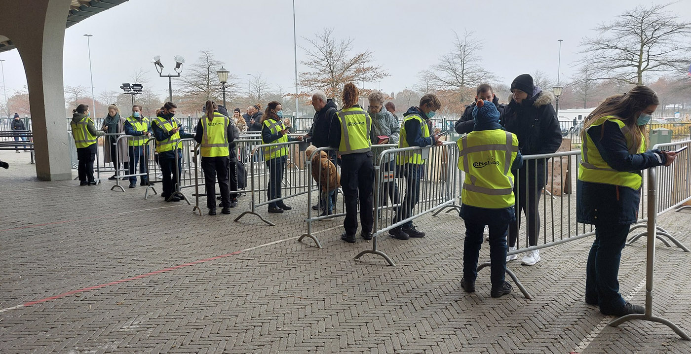 Foto's: Efteling controleert voortaan op QR-codes bij de ingang