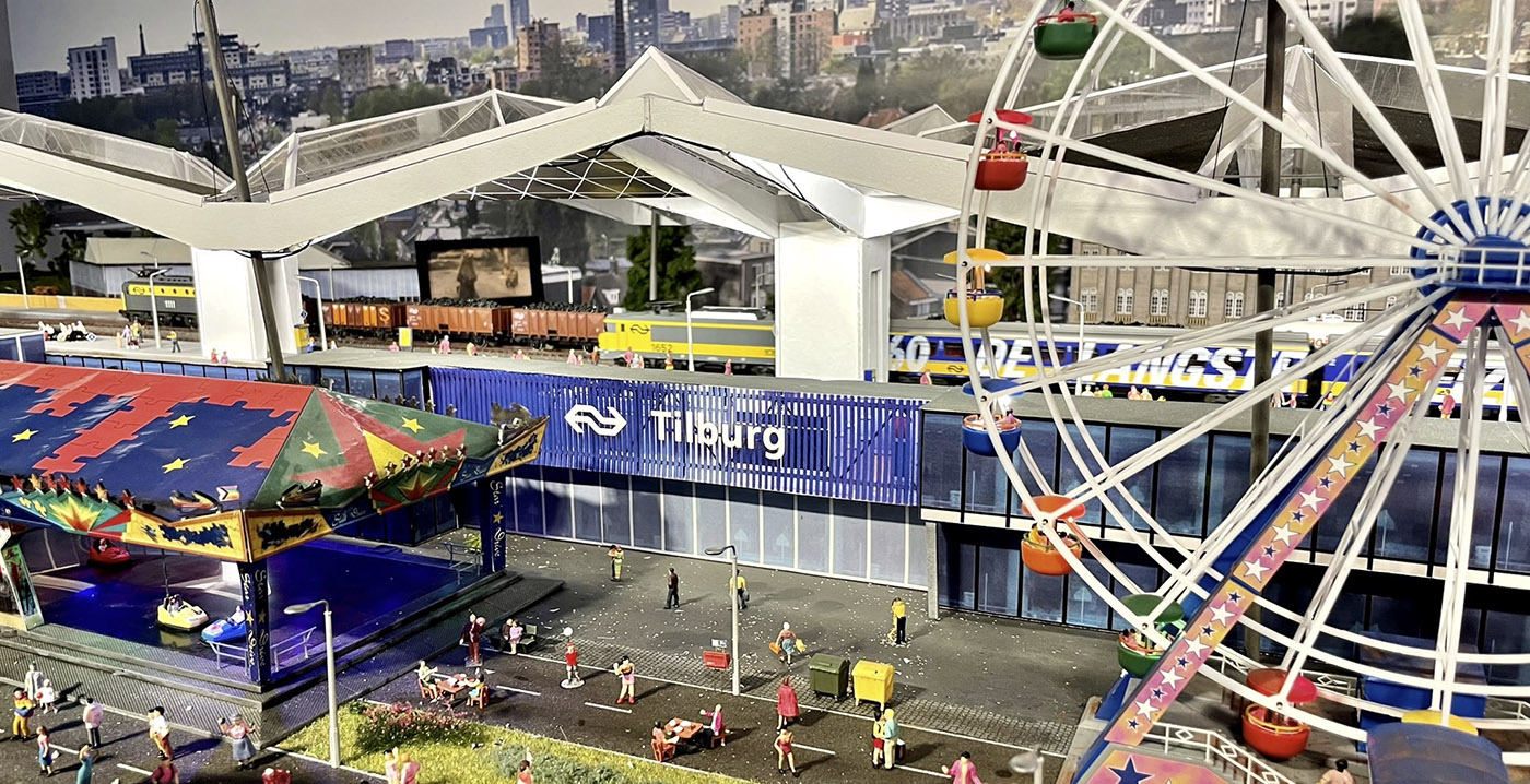 Modelspoorbaan met Tilburgse kermis te zien op treinstation Tilburg