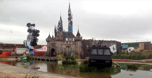 Persiflage op Disneyland geopend: dit valt er te beleven in Dismaland