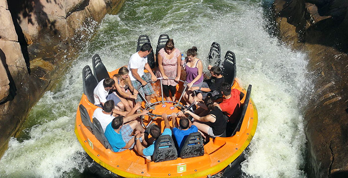 Twee bezoekers vallen in wildwaterbaan Walibi Belgium