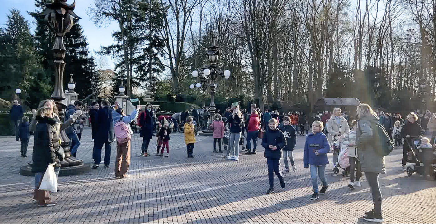 Video: dagelijks jubileumlied in de Efteling tijdens zeventigste verjaardag